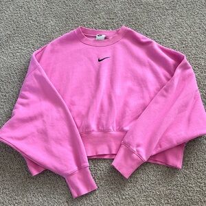 Nike boxy crew neck pullover sweater
